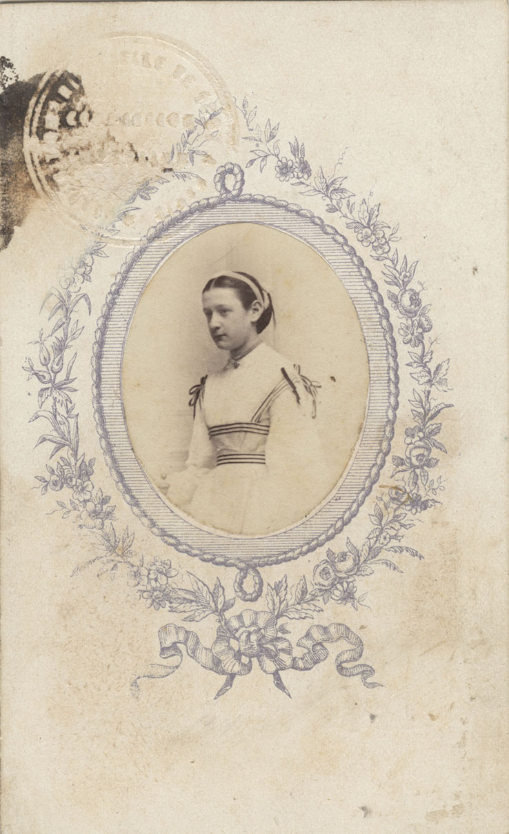 Autor desconocido. Entrada personal con fotografía para la Exposición Universal de París de 1867 . Fundación FBS